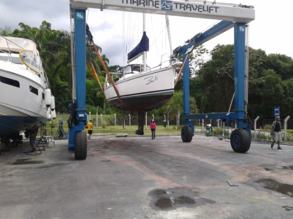 Bubi indo para terra na Marina porto Imperial