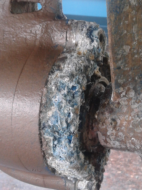 Anodo que vai ser trocado. É tão caro subir o barco nessa Marina, que temos que aproveitar para fazer tudo.