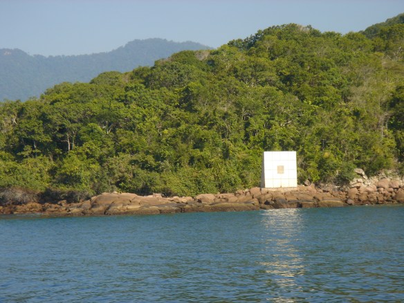 Chegando o Sítio Forte - Este alvo é onde a marinha brasileira praticava a mira com os canhões dos navios.