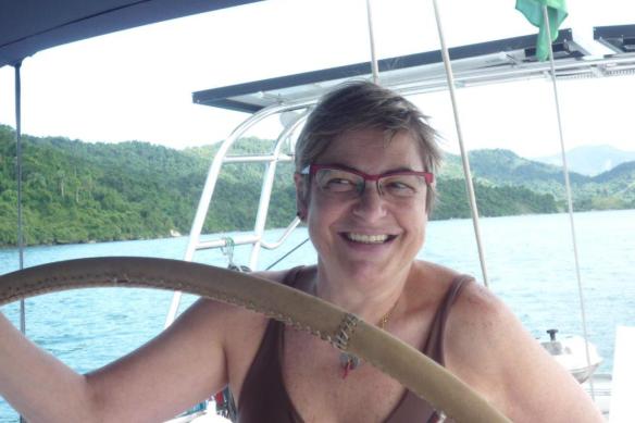 Vera empolgada com a roda de leme