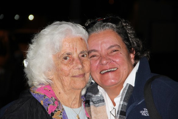 É uma felicidade poder abraçá-la.