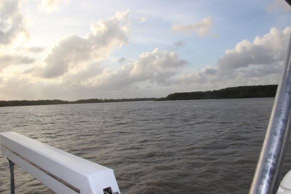 3h15min para contornar todo o baixio da Ilha de Lençóis.