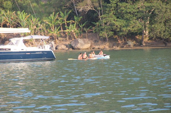 Depois do churrasco - lagarteando sobre as pranchas - Herman, Ideli, Carlos, Roberta e o pequeno Vito.