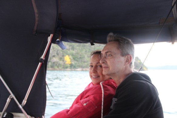 Durante a navegada, apreciando a beleza da região.